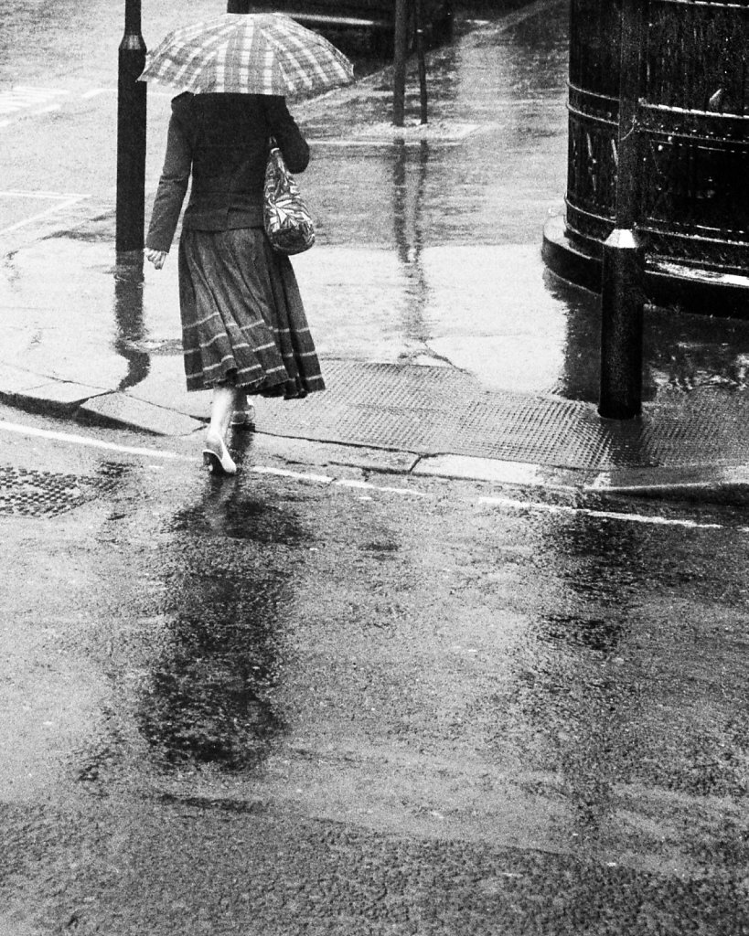 woman-in-the-rain-Edit-OLIVERBASCH-WEB.jpg