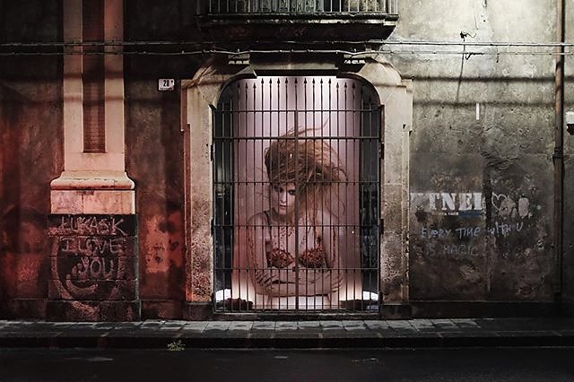 #italy #sicily #catania #streetphotography #model #trapped #fujifilm #x100f #nofilter